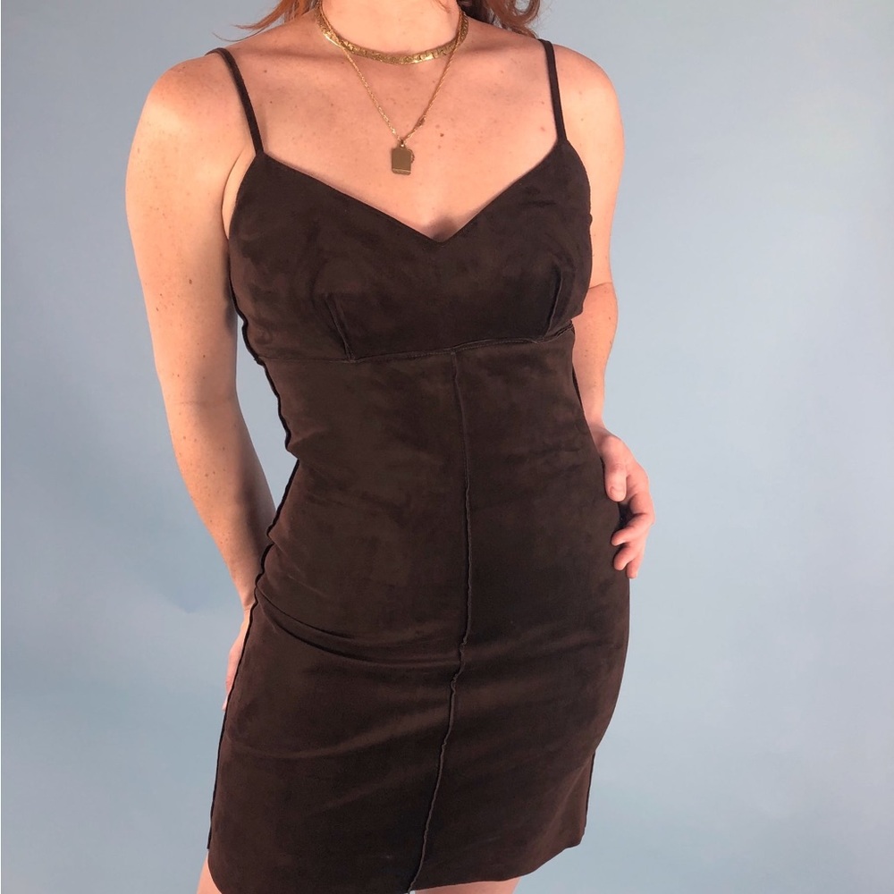 Vintage Hugo Buscatti Brown Suede Dress. Zip closure.

Size: Medium